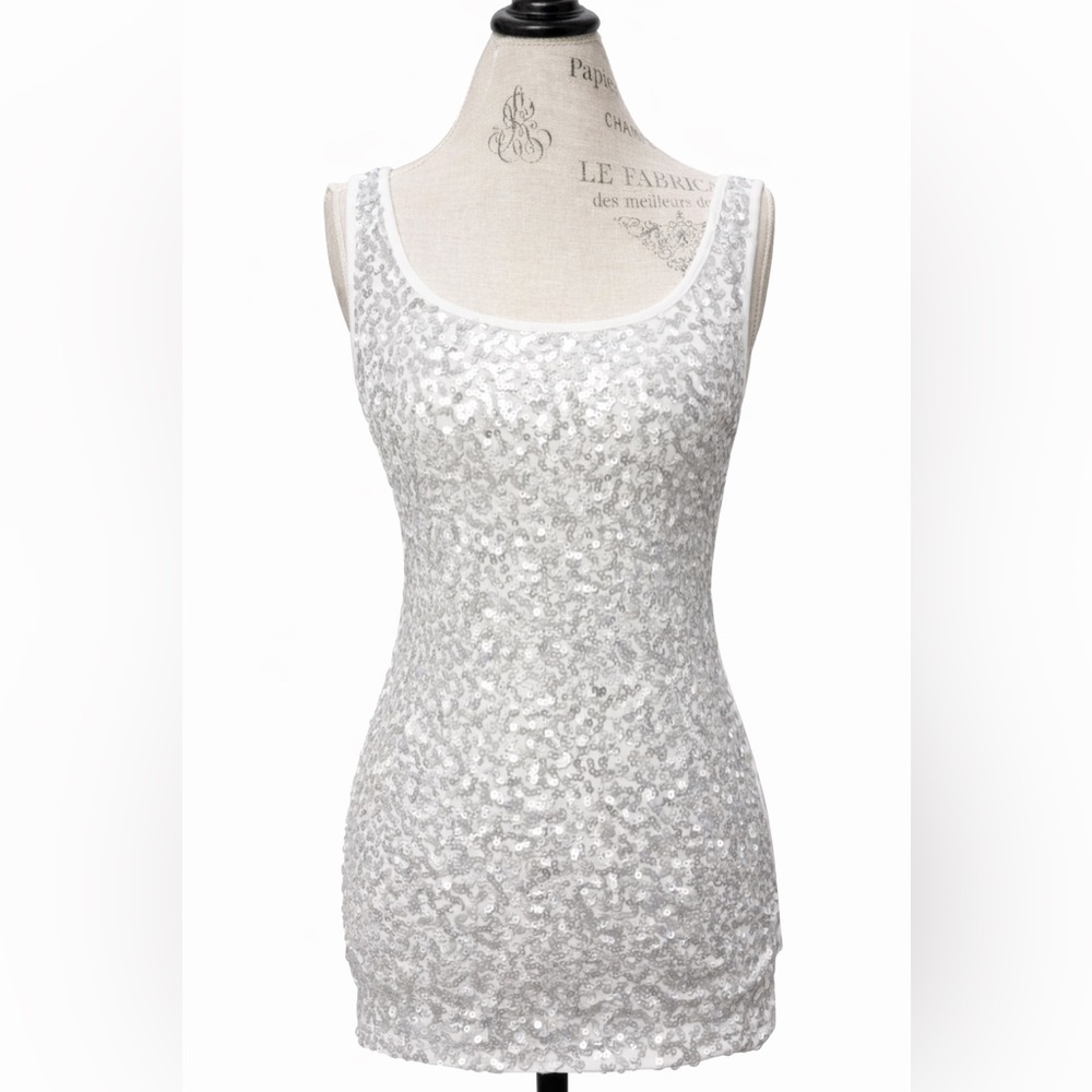 ✨🤍 Old Navy White Sequin Tank Top Medium M Sparkle Layering Top ✨ - Picture 1 of 2